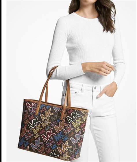 michael michael kors carter signature open tote|Carter Large Floral.